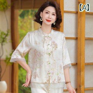 中国式の お母さんは 春夏の 中袖の t シャツ 小さい ファッションの 国の 上着の 中で 年配の レディース 洋 気の シフォンの シャツを 詰めます。