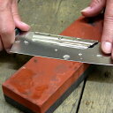 関の刃物 初めての包丁研ぎのサポートホルダー ガイドクリップ 包丁を初めて研ぐ方のためのサポートグッズ ホルダーを装着すると理想的角度 (15°) が保たれしっかり刃が付き簡単に研ぐことができます