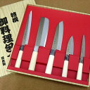 関の刃物 包丁5本組セット 刺身包丁 菜切り包丁 三徳包丁 小出刃包丁 ペティナイフ ヤクセル 関藤平作 鎚起加工 ステンレス鋼 差込み型 口金付き 朴の木ハン...