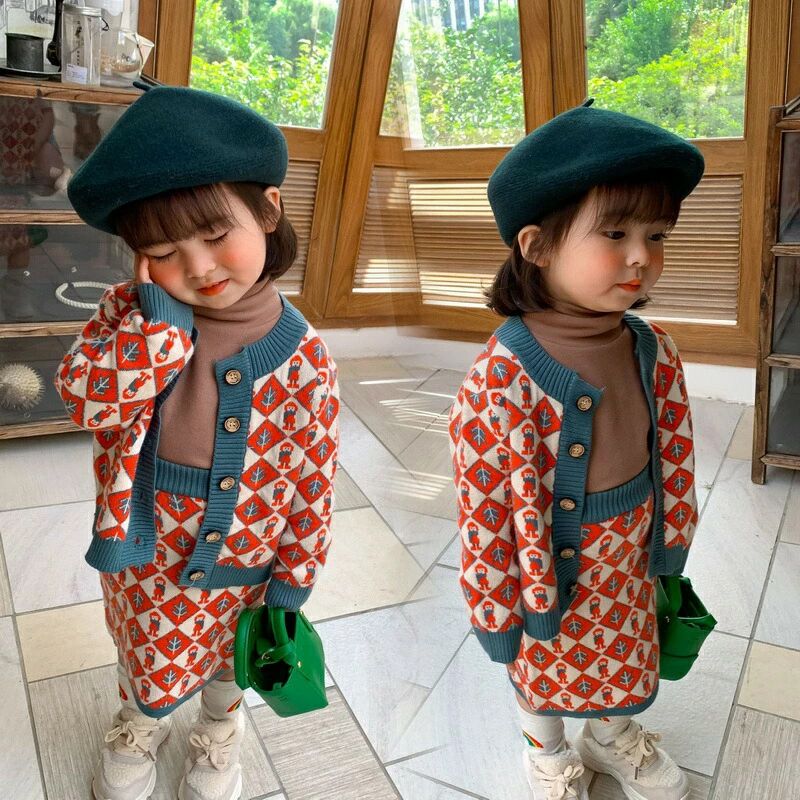 【3880円→実質3492円 8%COUPON+P2倍!11/27 01:59まで】韓国子供服 長袖 女の子 ニット セットアップ サロペット スカート 春秋冬 上下セット チェック柄 スカートセット 学院風 通学 卒業式 入学式 パーティー 演奏会 発表会 カジュアル キッズ