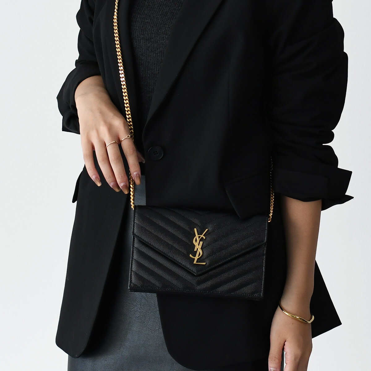 SAINT LAURENT サンローラン 財布 チェーンウォレット ショルダーバッグ カサンドラ エンベロープ グレイン・ド・プードルレザー 742920 BOW01 レディース ブラックゴールド レザー ゴールドチェーン 長財布のサムネイル
