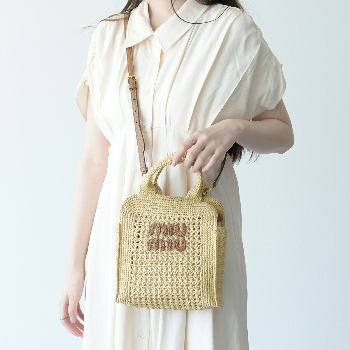 【全品P10倍&7/5限定☆2人に1人全額ポイントバックのチャンス】MIU MIU ミュウミュウ バッグ ショルダーバッグ カゴバッグ ラフィア クロシェファブリック トートバッグ 5BA283 2DO1 レディース ベージュ ナチュラル 春夏 ロゴ 人気 おすすめ ギフト smbagのサムネイル