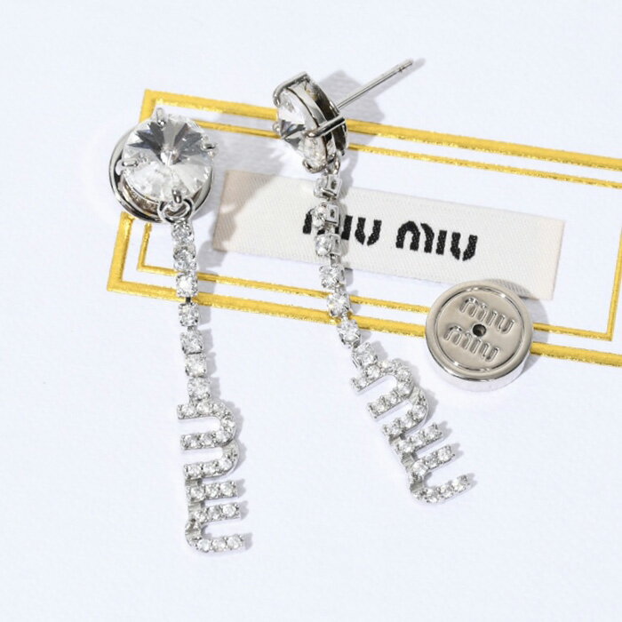 【全品P5倍&MAX5,000円OFFクーポン】MIU MIU ミュウ ミュウ ピアス アクセサリー ロゴクリスタルピアス 5IO058 2DNC レディース クリスタル ロゴ メタル ダングルピアス オケージョン 人気 おすすめのサムネイル