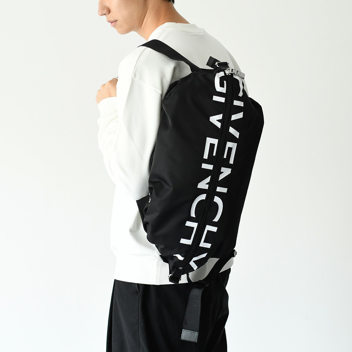 GIVENCHY - ジバンシー リュック スタッズ ナイロン レザー 大