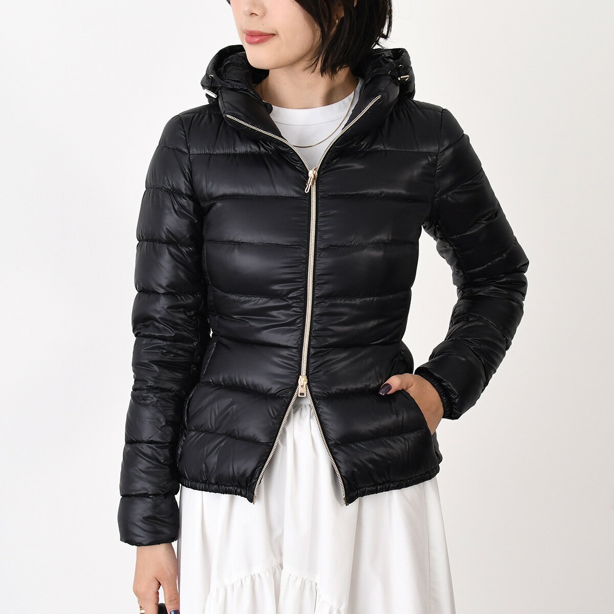 HERNO ヘルノ ダウン アウター ショートダウン ダウンジャケット PI0833DIC 12017 フード レディース ブラック 長袖 防寒 軽量のサムネイル