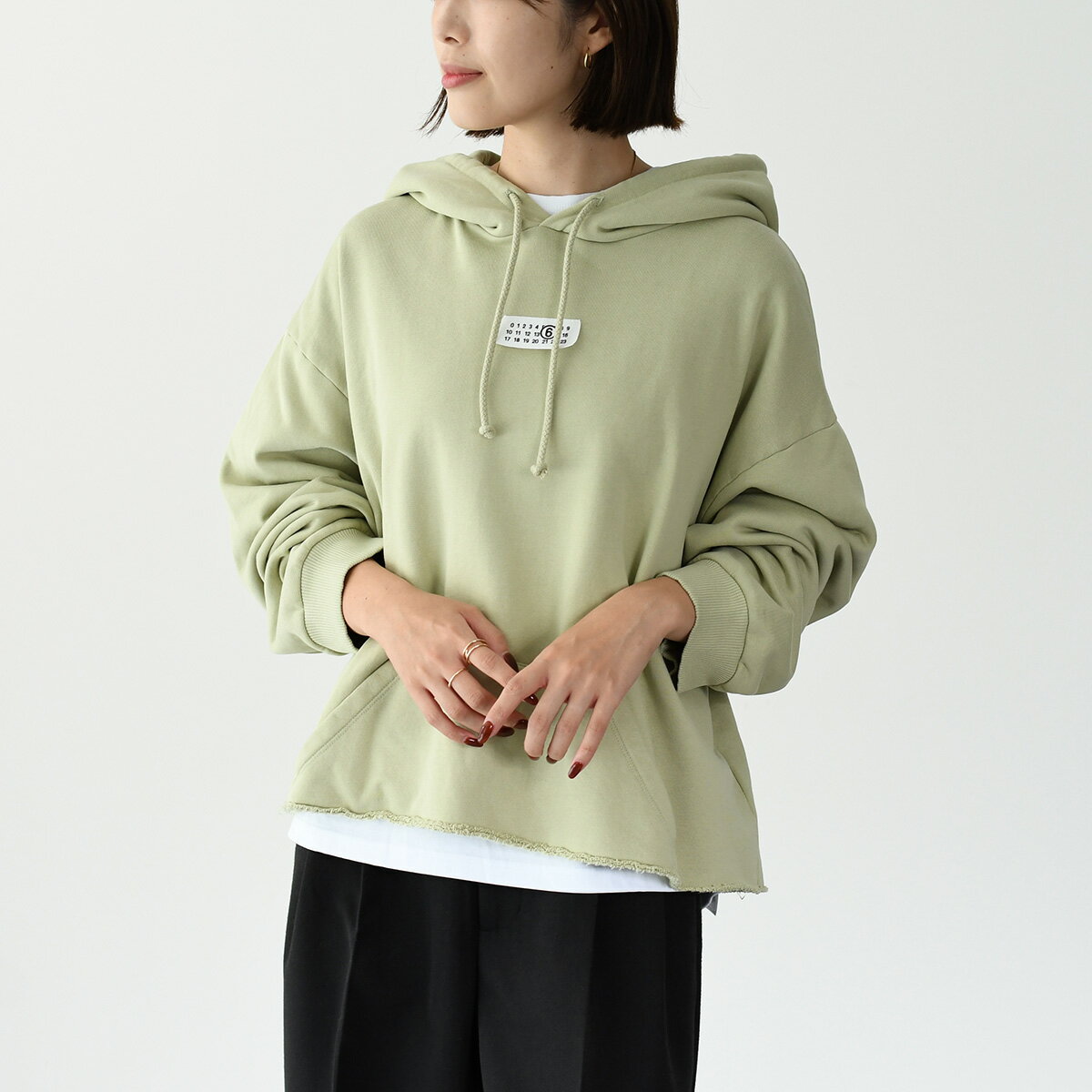【最大8,000円OFFクーポン】MM6 MAISON MARGIELA エムエムシックス メゾン マルジェラ パーカー スウェット S52GU0220S25537 レディース ユニセックス グリーン 長袖 春 秋 カジュアル フーディー sp_tのサムネイル