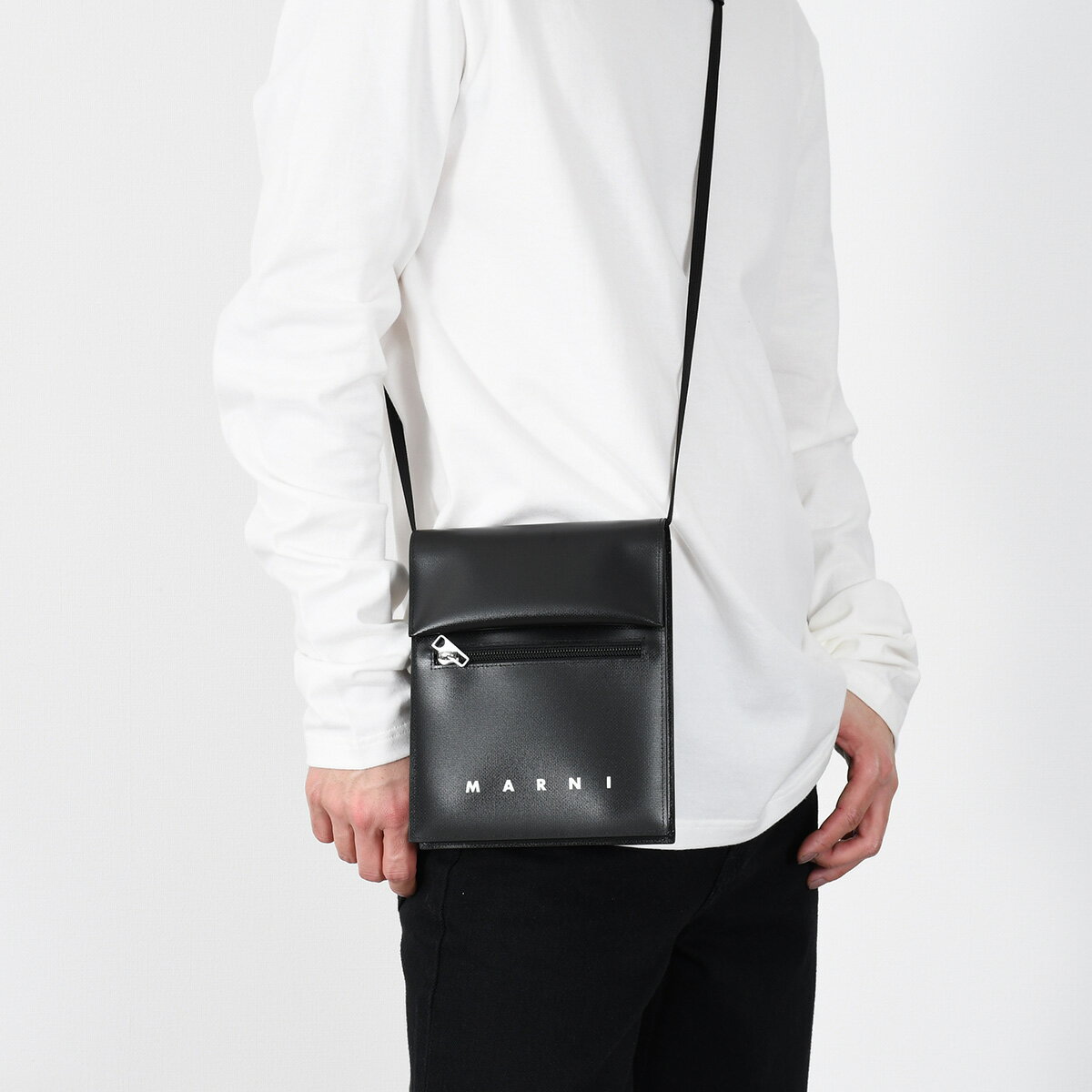 MARNI マルニ バッグ ショルダーバッグ シューレースストラップ付きポーチ SBMQ0036A1 P5769 メンズ ユニセックス ブラック ミニバッグのサムネイル