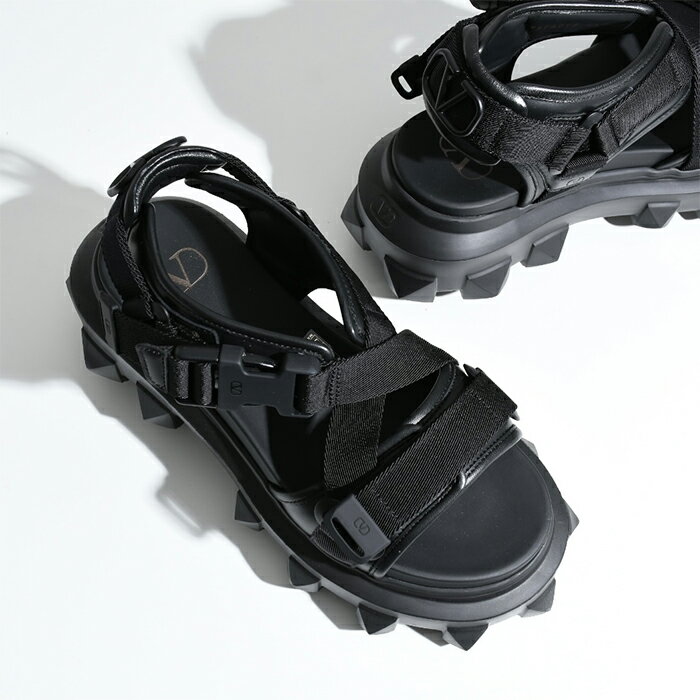 【3日間限定！最大2000円OFFクーポン配布中】VALENTINO ヴァレンティノ サンダル トラック スタッズ カーフスキン&テープ 2S0F42ERZ バレンチノ ブラック 黒 メンズ モノトーン カジュアル レザー ラバーソール 人気 おすすめ ギフト プレゼントのサムネイル