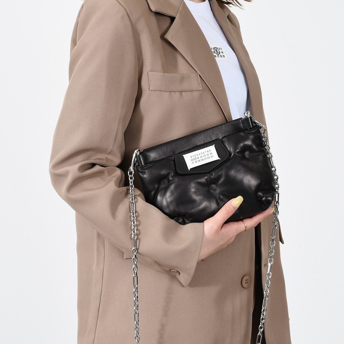 【P10倍&6/5限定2人に1人最大全額ポイントバック】MAISON MARGIELA メゾン マルジェラ バッグ ショルダーバッグ Glam Slam S56WF0161P4300 レディース グラムスラム クラッチ 2WAY 斜め掛け チェーン BLACK ブラック 新作 おすすめ ギフト プレゼントのサムネイル