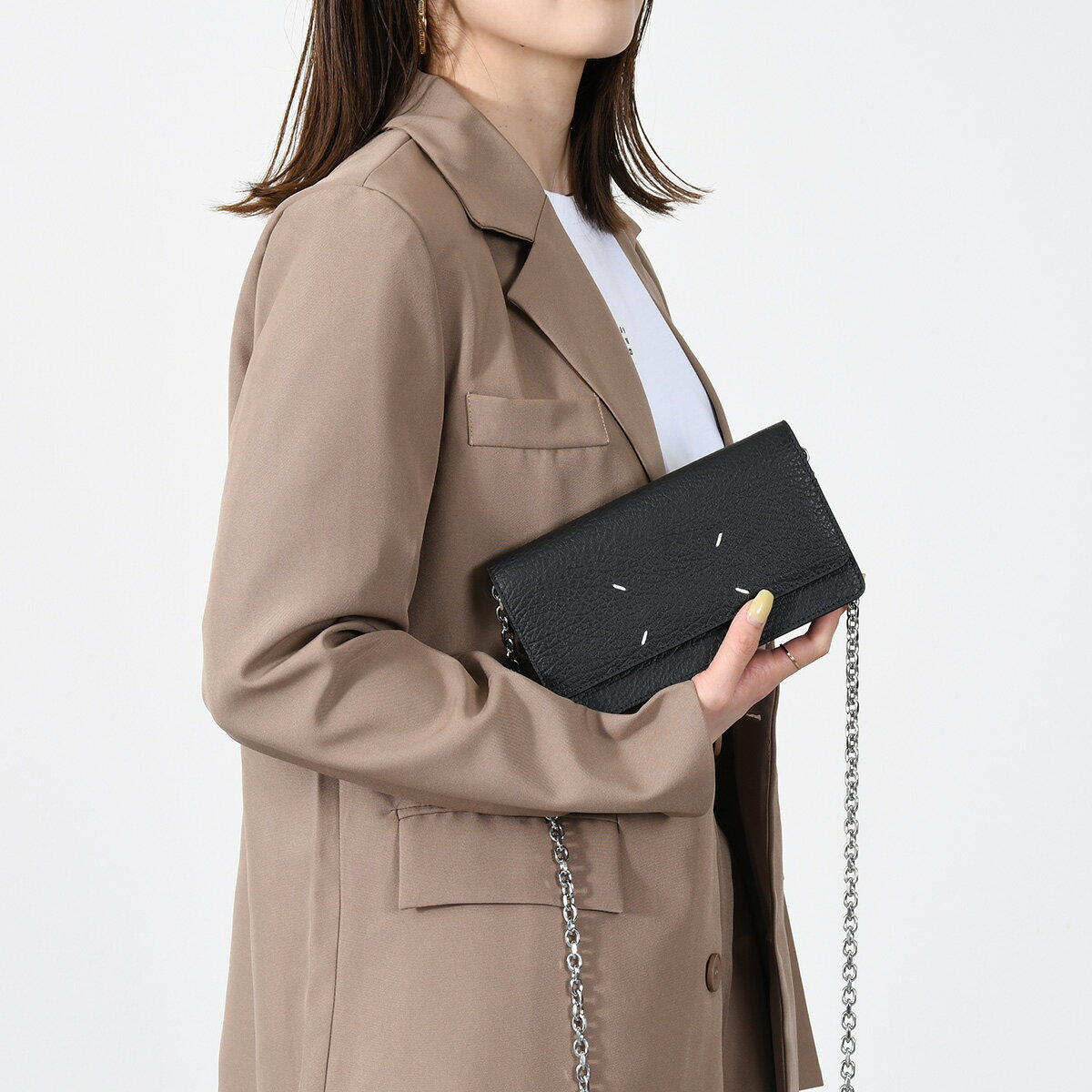 MAISON MARGIELA メゾン マルジェラ 財布 4ステッチ ラージ チェーン ウォレット BAG SA3UI0008 P4455 バッグ 斜め掛け レディース ロゴ レザー 白 黒のサムネイル
