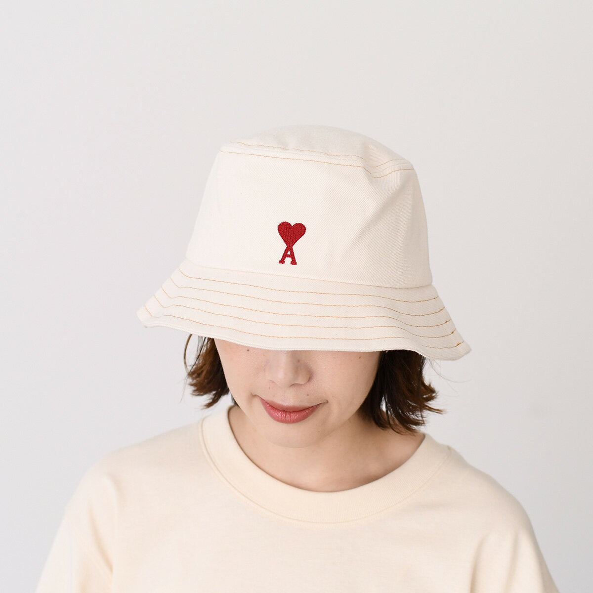 AMI ALEXANDRE MATTIUSSI AMI DE COEUR アミパリス 帽子 エンブロイダリー ウォッシュドデニム バケットハット UHA246 DE0039 レディース ユニセックス ホワイト コットン ロゴ 刺繍のサムネイル