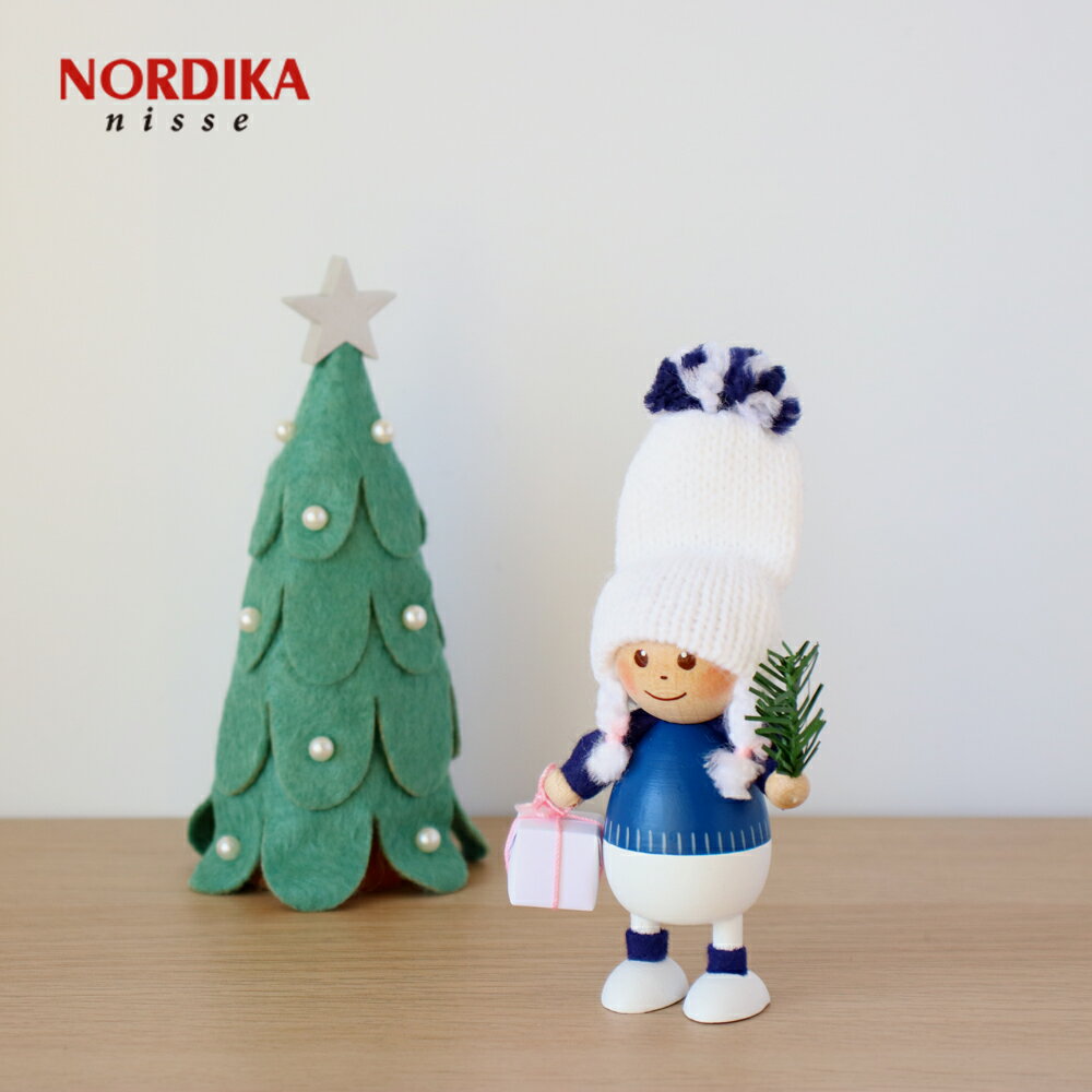 NORDICA （ ノルディカ ）プレゼントを持った青い胴長の女の子【 北欧 クリスマス 飾り 木製 人形 幸福を運ぶ 妖精 nisse 】