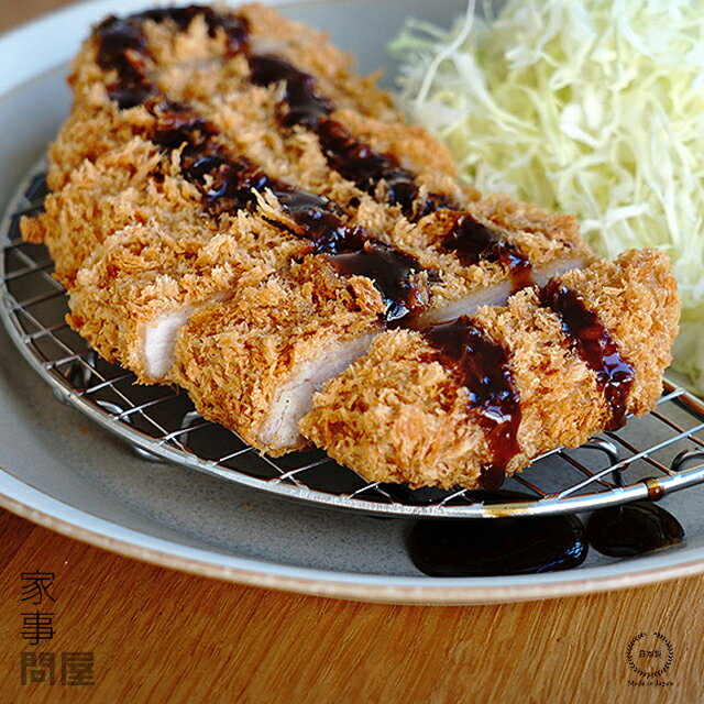 ［ネコポスOK］ 家事問屋 盛付あみ 半月【 揚げ物 網 小さめ とんかつ 盛り付け ステンレス製 新潟県燕市 】のサムネイル