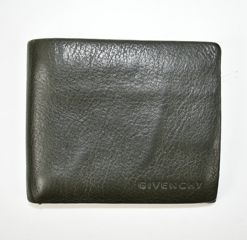 GIVENCHY/ジバンシィ　レザーウォレット　二つ折り財布　カラー：オリーブ