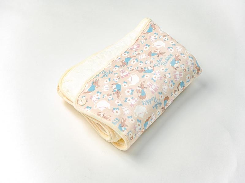 ピーターラビット™誕生パーティ柄裏ボアマルチブランケット PETER RABBIT™ 正規品 70cm×100cm マイクロフランネル グッズ ギフト 膝掛け 可愛い おしゃれ キャラクター