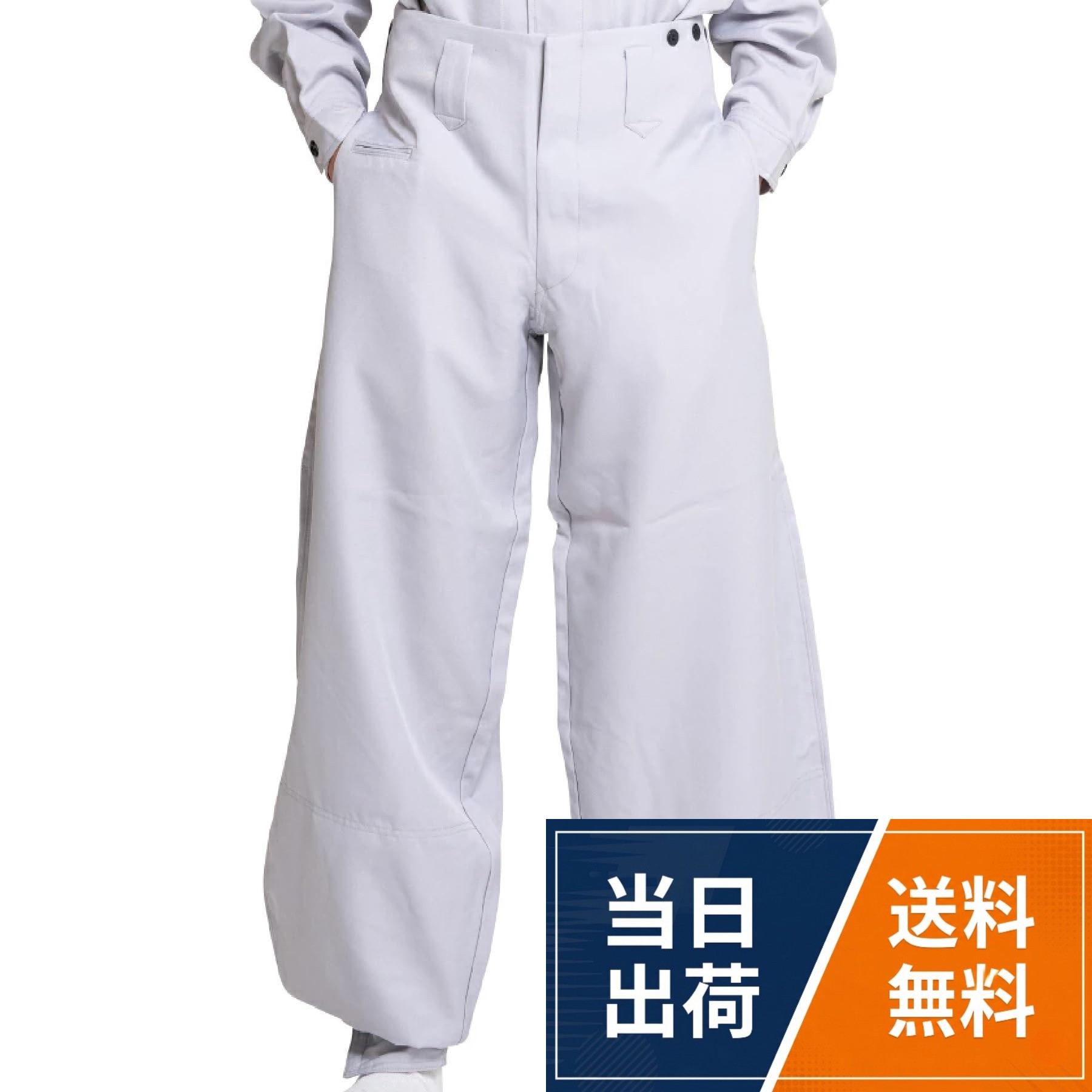 【プロ仕様 ニッカポッカ】 ボトムス：9309-448 寅壱9309シリーズの細身超超ロングニッカポッカです。 伝統的な鳶服スタイルを踏襲しつつ、建設・土木・鳶職などの現場での実用性と統一感のある着こなしを兼ね備えた本格仕様の作業用ズボンとして活躍します。。【動きやすい特有の設計】 細身の超超ロング設計と膝下からのテーパードシルエットにより、屈伸や足上げの動作を妨げにくい構造です。 高所作業や移動の多い現場でも動きに追従しやすく、長時間の着用でもストレスを感じにくい設計となっています。。【高耐久タフ素材】 ポリエステル100％素材を採用し、摩擦や負荷がかかりやすい現場環境にも対応する耐久性を備えています。 繰り返し着用しても型崩れしにくく、日常的なハード使用でも品質を維持しやすいタフな素材感が特長です。。【洗濯機対応＆お手入れ簡単】 家庭用洗濯機での洗濯に対応しており、作業後の汚れも日常的に手軽にケアできます。 乾きやすく型崩れもしにくいため、現場で繰り返し使うローテーション用ボトムスとして扱いやすい仕様です。。【豊富なサイズ展開と汎用性】 W73〜W110までの幅広いボトムスのサイズ展開により、体型や着用スタイルに合わせた選択が可能です。 季節を問わず作業に対応しやすく、寅壱らしい細身のシルエットと実用性を重視するプロの方におすすめの汎用性の高いモデルです。[寅壱] 寅一 細身超超ロング 9309-448 ニッカポッカ 作業着 作業服 寅一 鳶服
