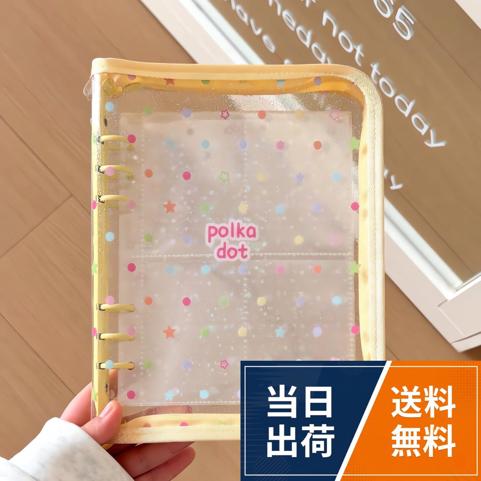 【高品質素材】​耐磨耗性、防水性、防汚性に優れたPVC透明カバーを採用し、内部の収納物をしっかり守ります。表面には可愛いリボン/ハート/スポットが散りばめられており、美しさと実用性を兼ね備えています。。【使い勝手の良いサイズ＆大容量】A5サイズで持ち運びに便利です。透明ルーズリーフ20枚付き、両面使用でき、異なるスタイルのステッカーを収納可能です。。【ジッパー付きバインダー】バインダーのデザインにより、ステッカーの順序をいつでも調整でき、閉じたデザインがステッカーの紛失を防ぎます。。【収納ヘルパー】これはステッカーコレクターにとって必需品です。散らばっているすべてのステッカーを整理するのに本当に役立ちます。。【多目的収納】​ステッカーの収集・整理・展示はもちろん、アルバム、手帳、ノート、メモ帳としても使用できます。クリエイティブなアイデアや大切な思い出を、すべて一つにまとめて保管できます。シール 手帳 透明 A5 6穴バインダー ステッカー収納アルバム シール収納 収集・整理・展示に 大きいサイズ 持ち運びに便利 透明スリーブ20枚付き