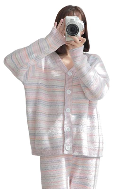 [RAVIR] 【ラヴィール】ルームウェア レディース 冬 もこもこ 可愛い パジャマ 上下セット 2点セット シンプル セットアップ ふんわり ボーダー カーディガン ホワイト フリーサイズ素材：ポリエステル100％マルチボーダーカーディガンセットアップルームウェア(ROOMWEAR)。ホワイトを基調としたピンクのマルチボーダーが可愛いふんわりカーディガンとパンツのセットです。ヒップまで覆うカーデは単体でも使え、パンツはシンプルなストレートラインなので幅広い世代にお使いいただけますカラー：ホワイトセット内容：カーディガン、パンツ　2点【サイズ表】 フリー 【着丈】 61cm 【袖丈】 54cm 【バスト】 112cm 【ヒップ】 96cm 【股下】 67cm 【股下】 65cm スタッフによる素人採寸となりまして、平置きでの計測となります。