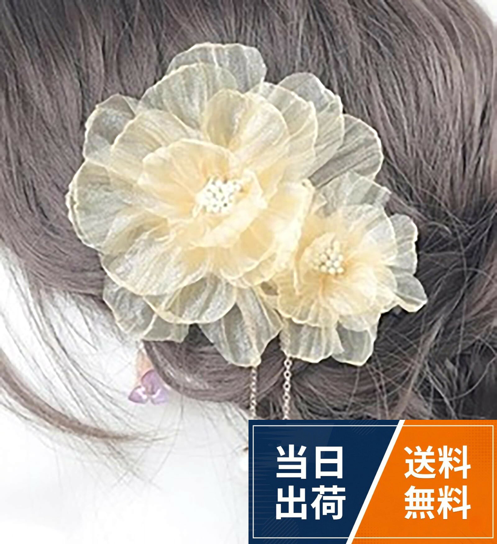 【シンプルな輝きと使いやすさを両立】この髪飾りの本体は軽い紗で作られており、中央に繊細な雄しべが付いた豪華な花の形をしており、精巧さを示しています。底にはパールとゴールドのタッセルが垂れ下がり、大きなパールがアクセントになっています。全体的にエレガントで柔らかな印象で、伝統的な要素と精巧な職人技が見事に融合しています。シルバーのクリップと合わせて使うと便利で美しいです。。【純粋な手作りで、独特の高級感を演出】本体は職人が手作業で一つ一つ組み立てております。機械生産品にはない温かみのある風合いが特徴です。。【軽量で快適な装着感】全体の重量は32gに抑えられており、軽い装着感を実現しています。どんなヘアスタイルでも快適に使え、長時間着用しても頭皮に負担をかけません。。【多彩なスタイリング可能性】1本で5通りの使い方ができる、多機能デザインです。 クラシックアップ：メインアクセントとして後頭部に配置。 サイドアクセント：片側だけにつけてエレガントに。 ハーフアップ：まとめ髪のポイントに。 バンジュール：前髪留めとして活用。 ベール留め：ウェディングベールの固定用に。。【日常から特別な日まで、四季を彩る上品なアクセント】このクリップは、特別な贈り物としてだけでなく、日常使いにも最適なデザインです。シンプルな花柄なので浴衣や上品なスカートと合わせやすく、花火大会や成人式、結婚式、卒業式など様々なシーンにピッタリです。派手になりすぎず上品でシンプルです。4色展開で、様々な服装に合わせやすく、お友達へのプレゼントにも最適です。LOHGOU 手作りの髪飾り クリップ シンプル花の髪飾り 浴衣 和装 花火大会 成人式 卒業式 花嫁 七五三 女性ギフト / 可愛い