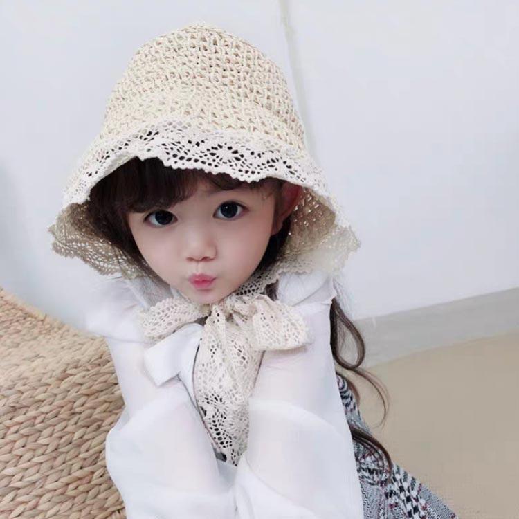 頭囲:48cm/52cmレースタイプのあごひも付きの麦わら帽子です。 お子様を紫外線からしっかりガード◎ つくりがしっかりしており高級感漂うスタイル。 毎日のお散歩や通園のみならず、休日のお出かけや水遊び?海などでも大活躍です！サイズ48cm 52cmサイズについての説明頭囲:48cm/52cm素材麦わら色ブラウン ベージュ ピンク頭囲:48cm/52cmレースタイプのあごひも付きの麦わら帽子です。 お子様を紫外線からしっかりガード◎ つくりがしっかりしており高級感漂うスタイル。 毎日のお散歩や通園のみならず、休日のお出かけや水遊び?海などでも大活躍です！サイズ48cm 52cmサイズについての説明頭囲:48cm/52cm素材麦わら色ブラウン ベージュ ピンク