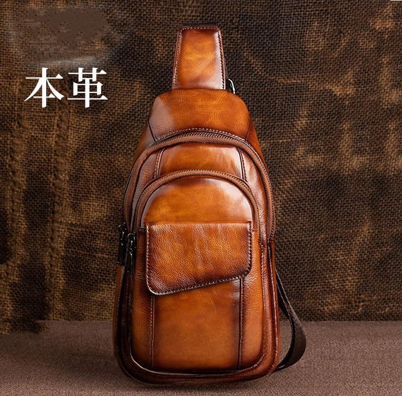 【サ イ ズ】横16.5cm×縦 30cm×マチ9.5cm ショルダーベルト(調節可能） 【素 材】天然牛革、裏地:ポリエステル コットン 【重 量】0.78kg 【カ ラ ー】ブラウン、ブラック、ダークブラウン ※本製品は天然皮革を使用しております。そのため表面に細かいキズやシワなどに見える箇所がある場合が御座いますが、これは不良ではなく天然素材によるもので、品質には全く問題御座いません。革本来の風合いをお楽しみください。 ※使用説明:革製品は湿気を嫌います、革本来のナチュラルなにおいがあります、通気の良い所に管してください、水で丸洗いすることは対おやめください。、ベンン、シンナー等のアルコール系溶剤は絶対に使用しないでください。軽い汚れは乾拭きしてください。濡れたときは乾いた布で軽く拭き取ってください。【サ イ ズ】横16.5cm×縦 30cm×マチ9.5cm ショルダーベルト(調節可能） 【素 材】天然牛革、裏地:ポリエステル コットン 【重 量】0.78kg 【カ ラ ー】ブラウン、ブラック、ダークブラウン ※本製品は天然皮革を使用しております。そのため表面に細かいキズやシワなどに見える箇所がある場合が御座いますが、これは不良ではなく天然素材によるもので、品質には全く問題御座いません。革本来の風合いをお楽しみください。 ※使用説明:革製品は湿気を嫌います、革本来のナチュラルなにおいがあります、通気の良い所に管してください、水で丸洗いすることは対おやめください。、ベンン、シンナー等のアルコール系溶剤は絶対に使用しないでください。軽い汚れは乾拭きしてください。濡れたときは乾いた布で軽く拭き取ってください。
