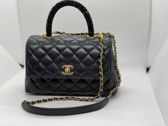【在庫即発】【新品】【超入手困難】【海外シャネル予約分が入荷しました】！世界的に入手困難のココハンドル！【送料無料】【送料無料】【SELECTHOUSE☆セレクトハウス】21A秋冬シャネル・ココハンドル2WaYショルダーバッグXSミニサイズのサムネイル
