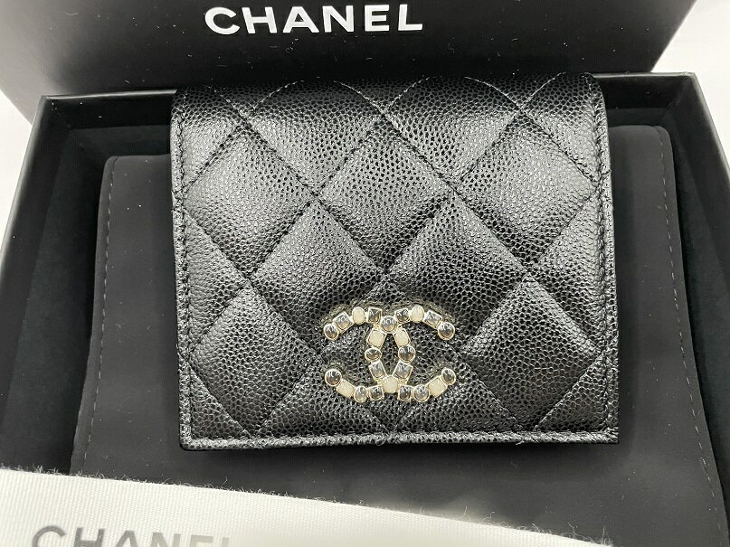 在庫即発【新品】【新作秋冬】CHANEL シャネル【SELECTHOUSE☆セレクトハウス】ビジュー付き折り財布 【正規店直接買付品】国内即発送OK ギフト 誕プレ 記念日 クリスマス 母の日