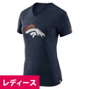 スタッフコメント首元がVカットされたデザインのNFLレディースTシャツ。顔周りをスッキリさせてくれるので着痩せ効果も抜群！？(^o^)タイトすぎず、ボディラインを綺麗に見せてくれる形です！シンプルなチームロゴデザインTシャツなので、下に合わせる物も選びません☆好きなチームやカラーで選んでみてくださいね?アイテム詳細商品説明・海外限定モデル。・レディースサイズ。・肌触りが滑らかで吸湿・放湿性に優れたモダール素材と、速乾性に優れ型くずれしにくい丈夫なポリエステル素材使用。USサイズ▼Womens-XS[着丈66cm/身幅41cm/袖丈17cm]▼Womens-S[着丈67cm/身幅45cm/袖丈17cm]▼Womens-M[着丈69cm/身幅49cm/袖丈17cm]素材モダール50％ ポリエステル50％ブランドNike / ナイキ生産国ベトナム注意点・商品写真はモニターの影響で色の変化が感じられる場合がございます。・個体差によるサイズの誤差が生じる場合がございます。・洗濯方法・アイロン使用法につきましては、品質表示マークに従ってください。関連キーワード[アメリカンフットボール][アメフト][半袖][ウィメンズ][女性][NK TOP SS FAN V][Denver Broncos][COLLEGE NVY HTR/BRILLIANT ORNGE][]