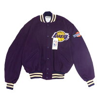 NBA レイカーズ スタジャン デロング ボンバー バーシティー デッドストック ジャケット Letterman Dead Stock DeLONG パープル - 
この季節に大活躍する！NBAレイカーズのジャケット・パーカーが多数新入荷！
