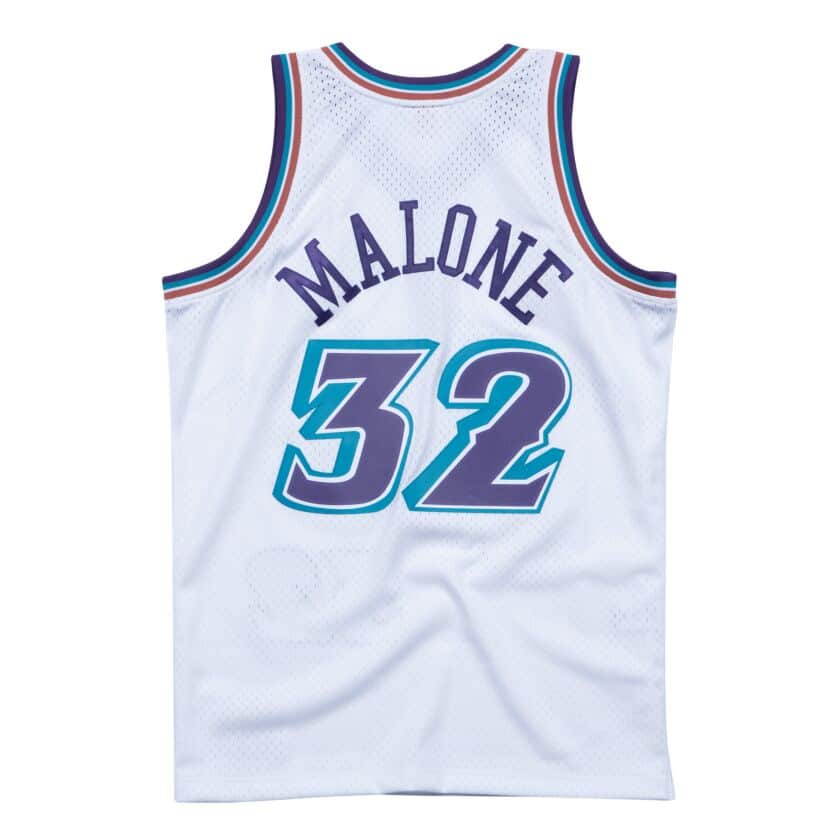 MLB.NBAグッズショップ SELECTIONのNBA カール・マローン ユタ・ジャズ ユニフォーム スウィングマン ロード 1996-97 ミッチェル＆ネス/Mitchell & Ness ホワイト｜アングル2