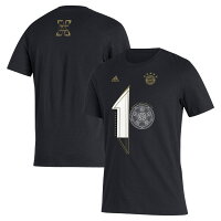 【取寄】SOCCER バイエルン・ミュンヘン Tシャツ 2022 ブンデスリーガ 10連覇 Deutscher Meister T-Shirt アディダス/Adidas ブラック - 
ドイツ ブンデスリーガ10連覇！最凶バイエルンの記念グッズ登場！
