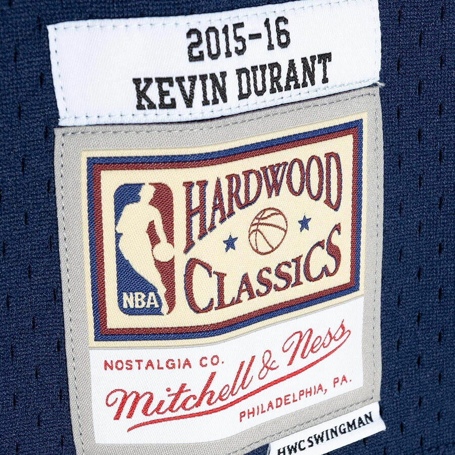 MLB.NBAグッズショップ SELECTIONのNBA ケビン・デュラント サンダー ユニフォーム 復刻 スウィングマン (2015-16) ミッチェル＆ネス/Mitchell & Ness ネイビー｜アングル3