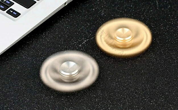 ハンドスピナー 水道 Hand Spinner ストレス解消 6枚翼リムーバブル 高速回転 指スピナー フォーカス玩具 3分以上スピン可能 ステンレス製で焦り緩和に役立つ 大人子供に適用