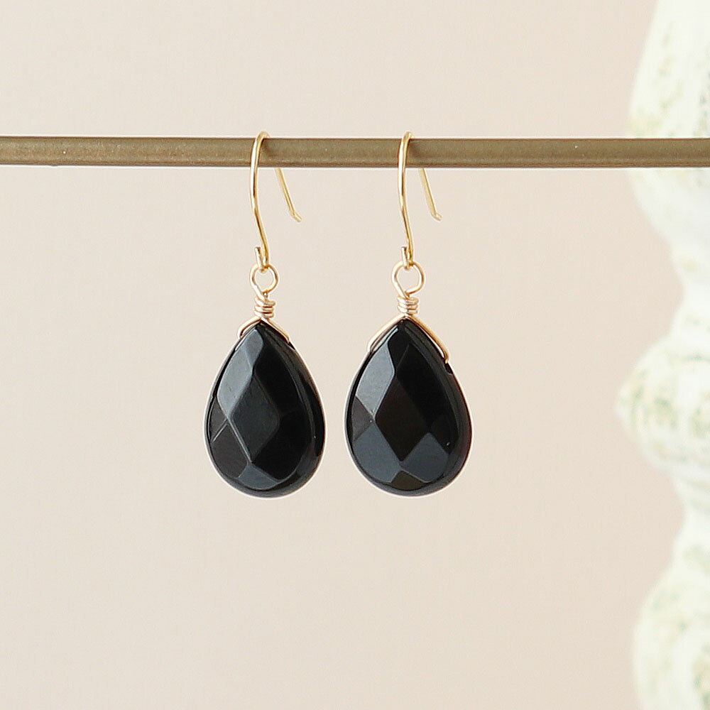 しずくモチーフ オニキス ペアシェイプ 約14×10mm シンプルデザイン / 14kgf ゴールドフィールド製 フックピアス ゴールド 『ハンドメイドアクセサリー』『選べるピアス＆イヤリング金具：フック／丸フック／スタッド／アメリカン／ネジバネ／フープ｜14kgf・真鍮メッキ製』