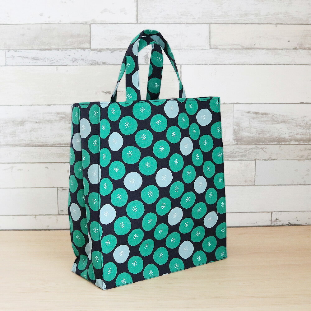 ドット×あんぱん柄 グリーン ネイビー 紙袋型トートバッグ ／A4対応／サブバッグ／タータンチェック／四角いトート 紙袋風　大人ナチュラル 上品かわいい お出かけにも便利 『ハンドメイドバッグ』『ハンドメイド作品』 Item Informa...