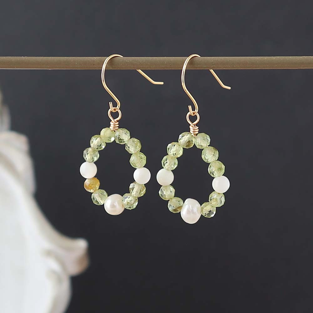 ペリドット＆小粒変形淡水パール＆マ...