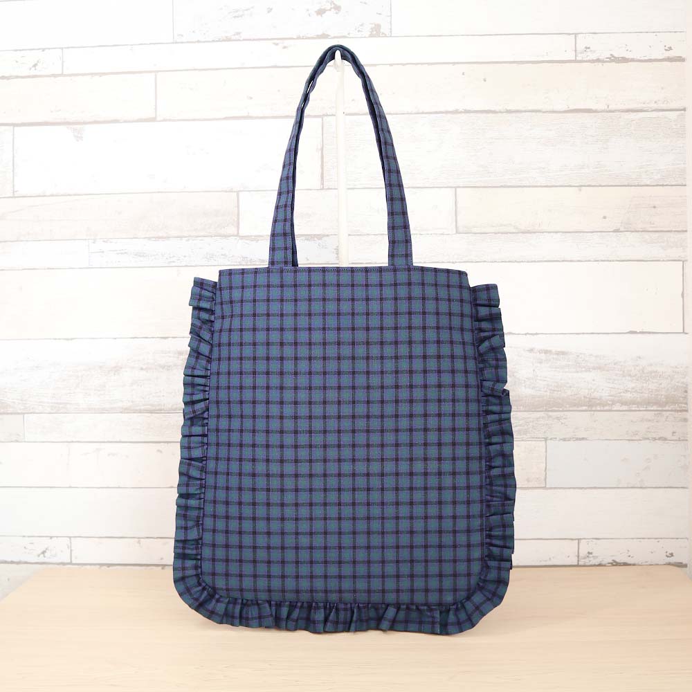 フリル付き 上品グリーンチェック×ネイビー ポケット付き A4 縦型トートバッグ サブバッグ ／ 通勤通学 エコバッグ 肩掛けバッグ 縦長バッグ 大人ナチュラル 上品かわいい 【選べる内側カラー】『ハンドメイドバッグ』『ハンドメイド作品』