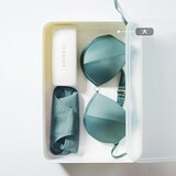 1．清潔感のあるホワイトで蓋付のケース “Simple is Best” を追求したコンパクト&スリムな収納ボックスです。 適度な光沢で落ち着きのあるホワイトは、場所を選ばず幅広いお部屋にフィットします。 2．お手頃価格なのに機能性抜群！ ...