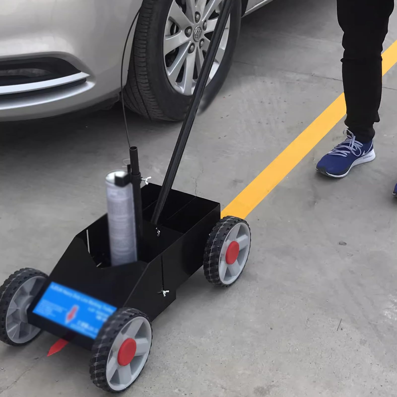 ライン塗装機 高速で正確なマーキング ドライブウェイストライピングマシン バスケットボールコート、駐車場、運動場用