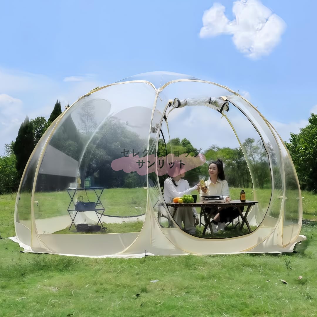 【360パノラマ視界と高耐久素材】 高透明度PVC素材を使用したバブルテント（透明ドームテント）です。360どこからでもクリアな視界を確保し、星空を眺めたり、庭の景色を楽しむのに最適です。防水防風性能に優れ、シリコンジッパーの双ドア設計で耐久性も抜群。断熱性により、冬でも内部を暖かく保ちます。【驚きの広々空間で大人数も快適】 本製品はポータブル大型クリアテントとして設計され、最大10〜15人まで余裕で収容可能な超大空間を実現。内部が広々としているので、キャンプ用はもちろん、ホームパーティーやガーデンパーティーでも家具を置いてもゆとりがあります。ガーデンドームバブルテントとしても大活躍します。【優れた通気性と快適なドア設計】 両側に設けた大型の双開きドア（ジッパー）により、常に新鮮な空気が循環。内部のムレや汗ばみを軽減し、長時間でも快適に過ごせます。ガゼボとして屋外に設置しても、風通しの良さが際立ちます。【驚くほど簡単なポップアップ設置】 複雑な組み立ては一切不要なポップアップ式。一人でも数分で簡単に設置収納が完了し、時間と手間を大幅に節約。簡易テントとしての利便性と、大型テントとしての機能性を兼ね備えています。【多様なシーンで活躍する万能テント】 透明テント屋外使用に最適。キャンプテントとして、ガゼボとして、冬の花栽培用サンルームとして、あるいはバブルテント ガゼボスタイルで中庭に設置するなど、用途は無限大。3-6人ではなく、大人数が必要な集まりにもしっかり対応します。[品質保証]：商品をお受け取りになった後、製品に不具合や問題がございましたら、どうぞお気軽にご連絡ください。24時間以内に返信し、適切な解決方法をご案内いたします。注意:1.ご不明な点がございましたら、お気軽にお問い合わせください。必ずご満足いただける回答をさせていただきます。2.商品のサイズは手作業で測定しているため、1〜3cmの若干の誤差はご了承ください。3.モニター、撮影光、その他の要因により、製品の色は写真と若干異なる場合がありますので、ご了承ください。