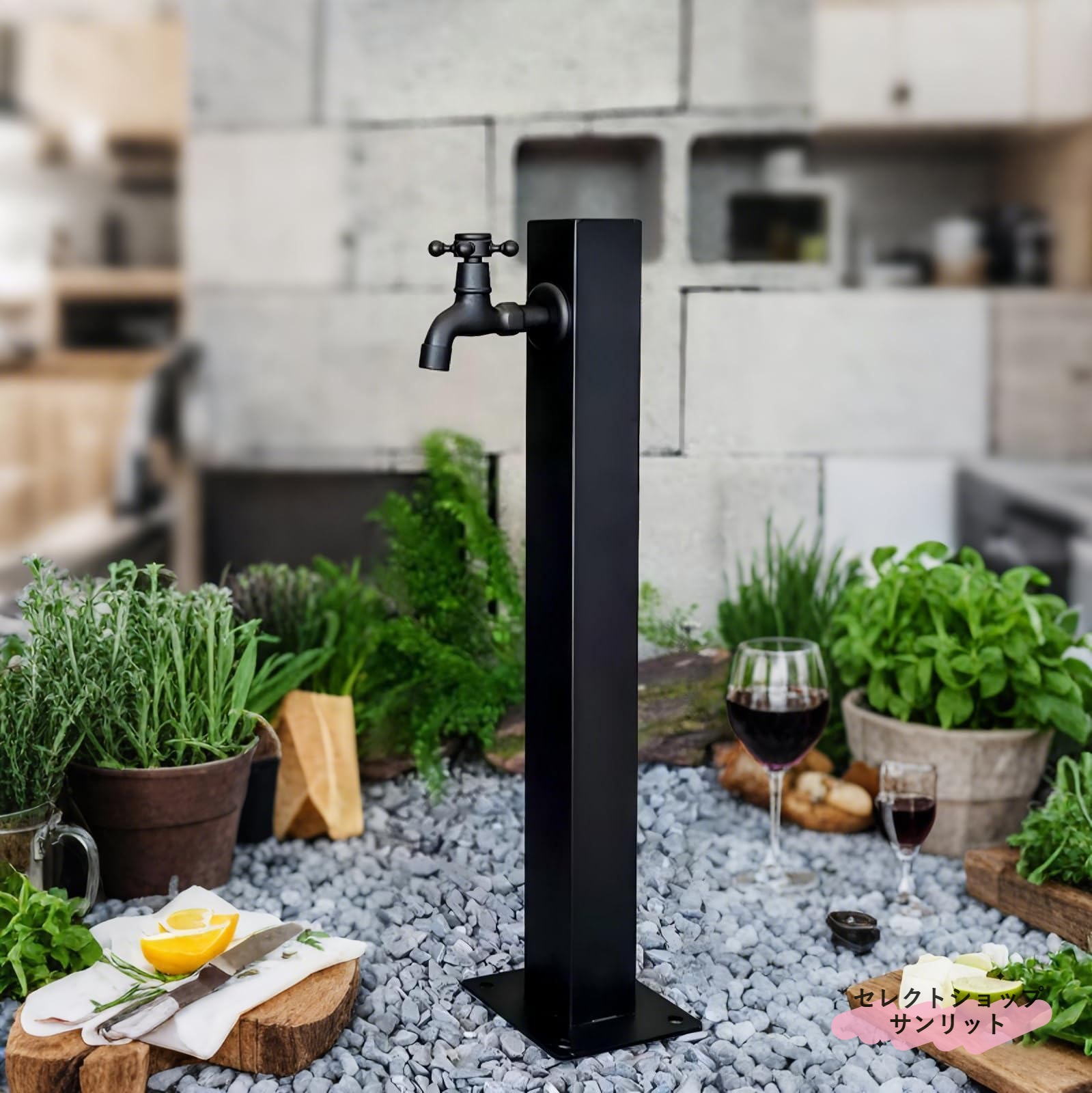 【スタイリッシュな屋外デザイン】シンプルで洗練された縦型デザインの立水栓は、庭やパティオの景観に自然に調和します。立水栓 屋外として設計され、屋外水栓として実用性と装飾性を両立。ガーデン 水栓柱としても使用でき、住宅や別荘、庭園など様々なシーンに適しています。【高耐久ステンレス素材】高品質ステンレス素材を採用したステンレス 立水栓は、錆びにくく耐久性に優れています。水や土に触れても劣化しにくく、長期間安心して使用可能。蛇口ポストとして頑丈な構造で、屋外 水栓柱としての安定性も確保しています。【凍結防止設計で冬でも安心】内部に断熱材を内蔵した凍結防止 立水栓は、寒冷地でも凍結しにくい設計。冬季でも安定して水を使用できる屋外水栓として活躍します。りっすいせんとして一年中使用できる実用性の高い仕様です。【多用途で便利な給水機能】散水灌漑洗車ペットシャワーなど多用途に対応する立水栓。ホース接続も簡単で、ガーデニングや庭作業に最適な水栓柱です。屋外 水栓柱として庭や農園、学校、公園など幅広い場所で活躍します。【簡単設置安定構造】ベース付き設計で設置が簡単な立水栓。屋外でもしっかり固定できる構造で安心して使用できます。りっすいせんとして庭先や玄関横に設置しやすく、蛇口ポストとしても実用性の高い仕様です。[品質保証]：商品をお受け取りになった後、製品に不具合や問題がございましたら、どうぞお気軽にご連絡ください。24時間以内に返信し、適切な解決方法をご案内いたします。注意:1.ご不明な点がございましたら、お気軽にお問い合わせください。必ずご満足いただける回答をさせていただきます。2.商品のサイズは手作業で測定しているため、1〜3cmの若干の誤差はご了承ください。3.モニター、撮影光、その他の要因により、製品の色は写真と若干異なる場合がありますので、ご了承ください。