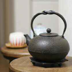 【送料無料】南部鉄器　紅蓮堂　布団形鉄瓶　かすみ　1.0L（茶仕上げ）GL-12BR　岩手