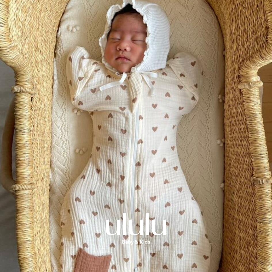 【送料無料】ガーゼスワドル ベビー服 女の子 男の子 ululu スワドル 手が出せる おくるみ 新生児 ベビー 寝かしつけ 赤ちゃん 着るおくるみ ベビースワドル モロー反射 夜泣き 防止 対策 グッズ 新生児用 スリーパー ファスナー ガーゼ素材