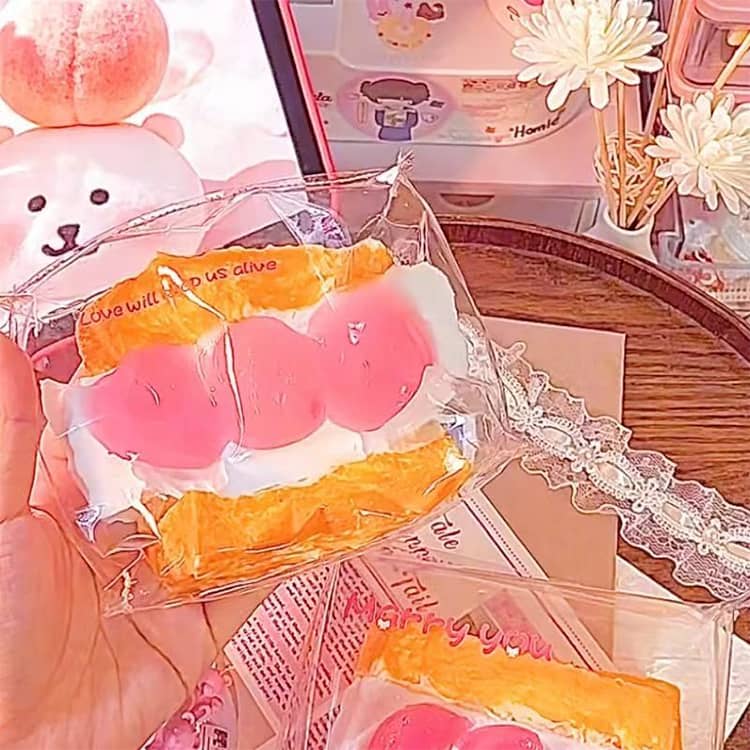 セレクトストア 安心堂のぷにぷに ケーキおもちゃ ストレス解消 癒し スクイーズ スクイーズ 弾力性が高く 手触りが柔らかく 伸縮性のあるスティッキーボールおもちゃ 跳ねるつまむ楽しさ ふわふわ もちもち デスク用 癒し プレゼント｜アングル2