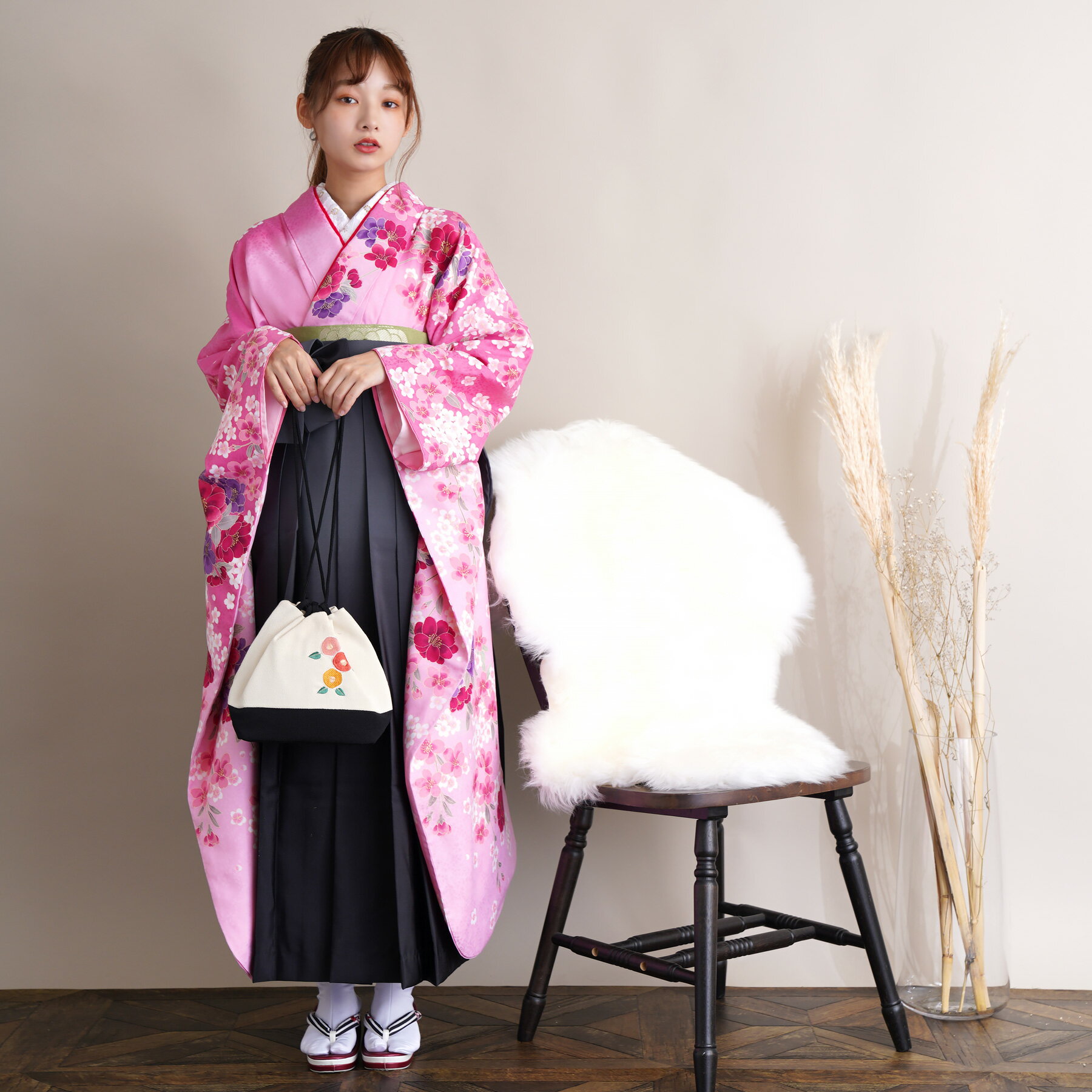 【レンタル】【袴 18点フルセット 桃色に桜模様】 振袖 袴 大人 卒業式 謝恩会 大学生 美大生 着物レンタル 往復送料無料 着物 袴 ピンク 紫 パープル 白 黒 グレー 華やか 個性的 鮮やか 可愛い 古典柄 おしゃれ フルセット 足袋プレゼント