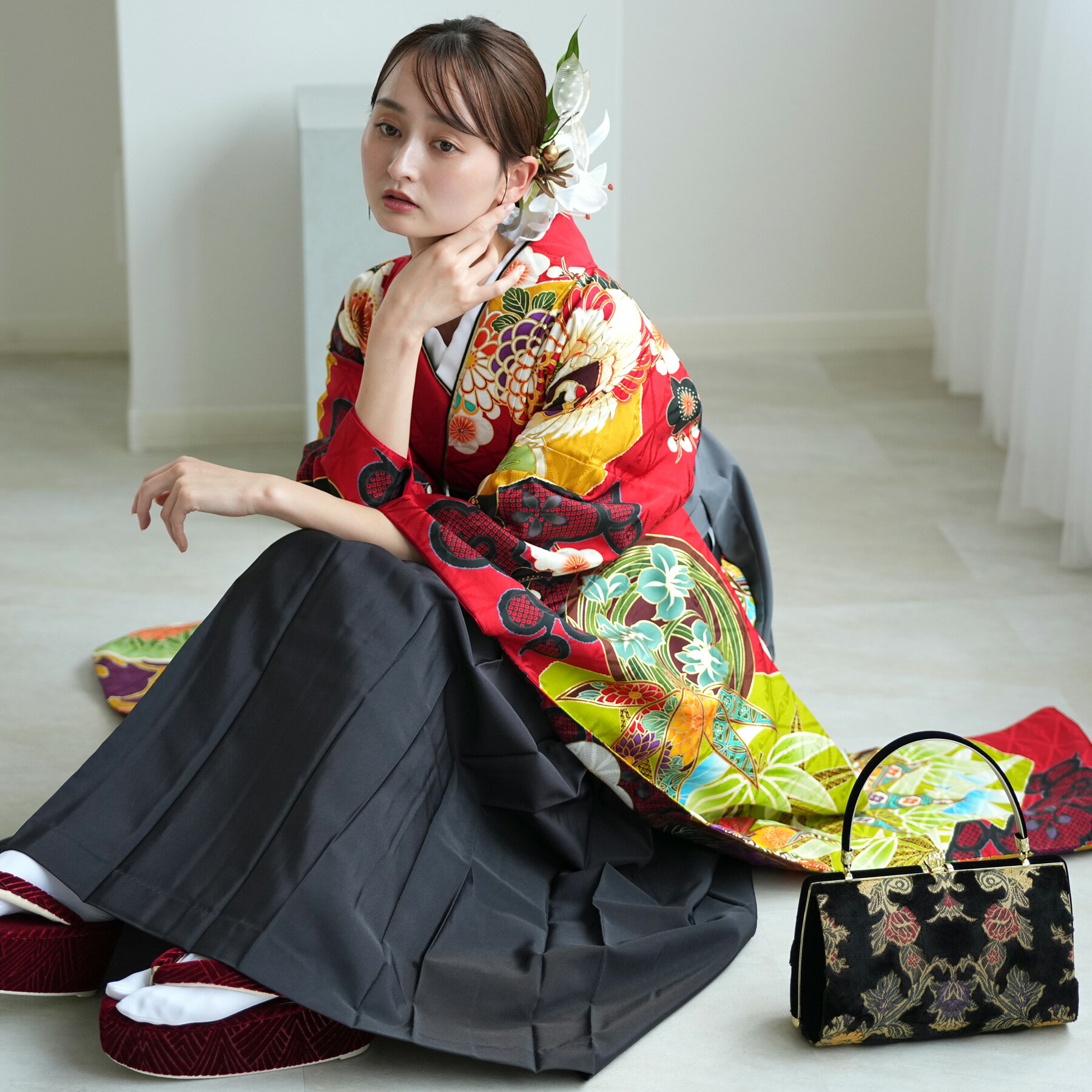 【レンタル】【袴 18点セット 赤地に鶴と菊の華やぎ古典柄】正絹振袖着物 はかま フルセット 豪華 卒業式 大学生 専門学生 レディース 女性 袴91cm（身長153-158cm）ブーツ着用の場合は身長約165cmまで 足袋プレゼント 往復送料無料