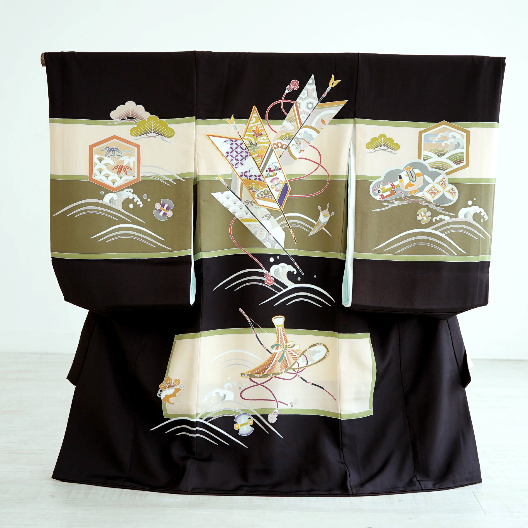 【レンタル】 往復送料無料 産着 祝着 お宮参り 日本製 男児 おとこのこ フリーサイズ 黒系 宝尽くし ベビー帽子セット 波 松 矢 矢羽根 子供 kids 華やか 豪華 高級 緑 青 茶 ベージュ ブラック 赤ちゃん ベビー 宮参り 祝着 お祝い 初着