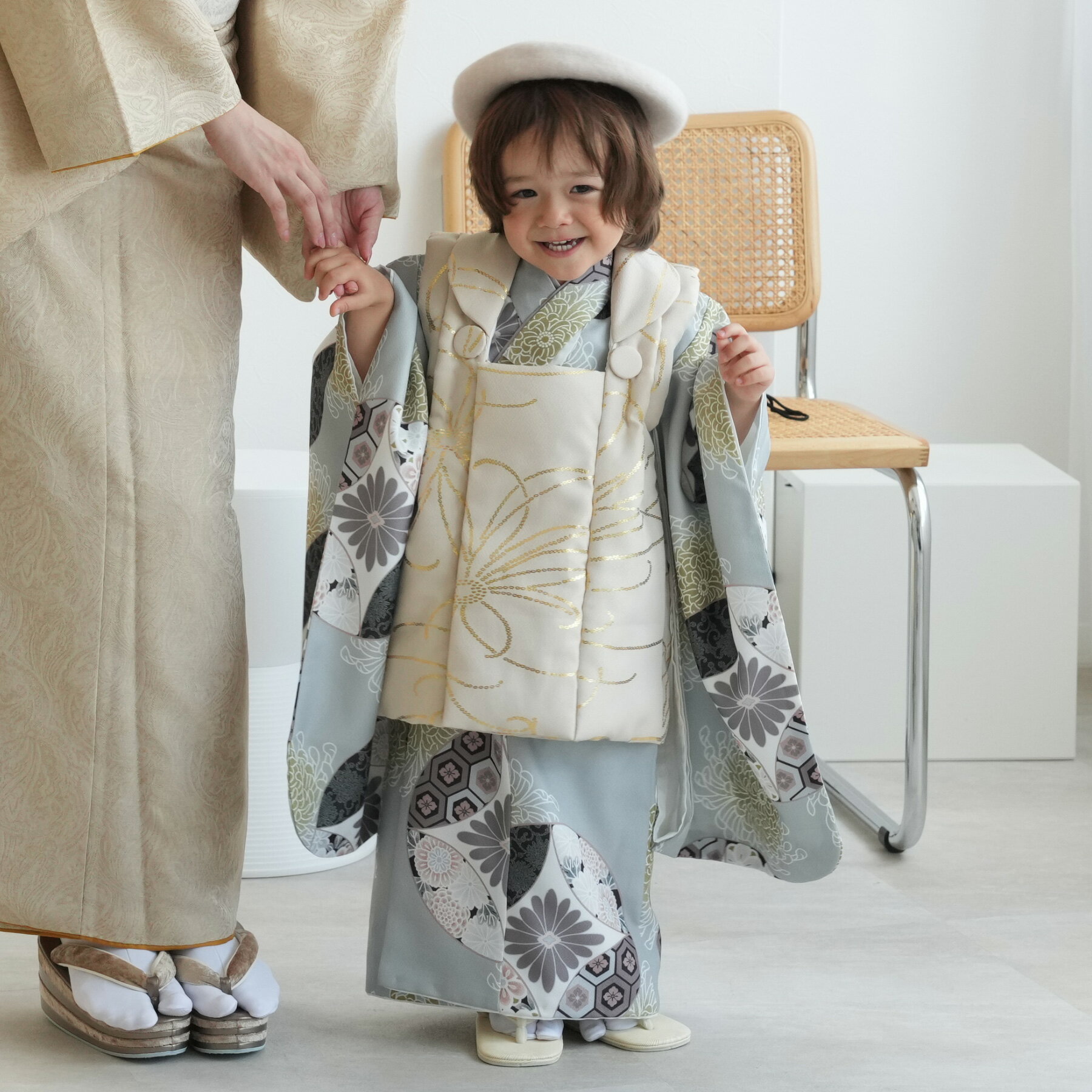 ※8月中旬〜12月中旬まで先約あり【レンタル】【ひよこ商店 七五三 着物 3歳 男の子 ベレー帽つき被布フルセット ベージュ金彩×ミント七宝】お祝い着セット(被...