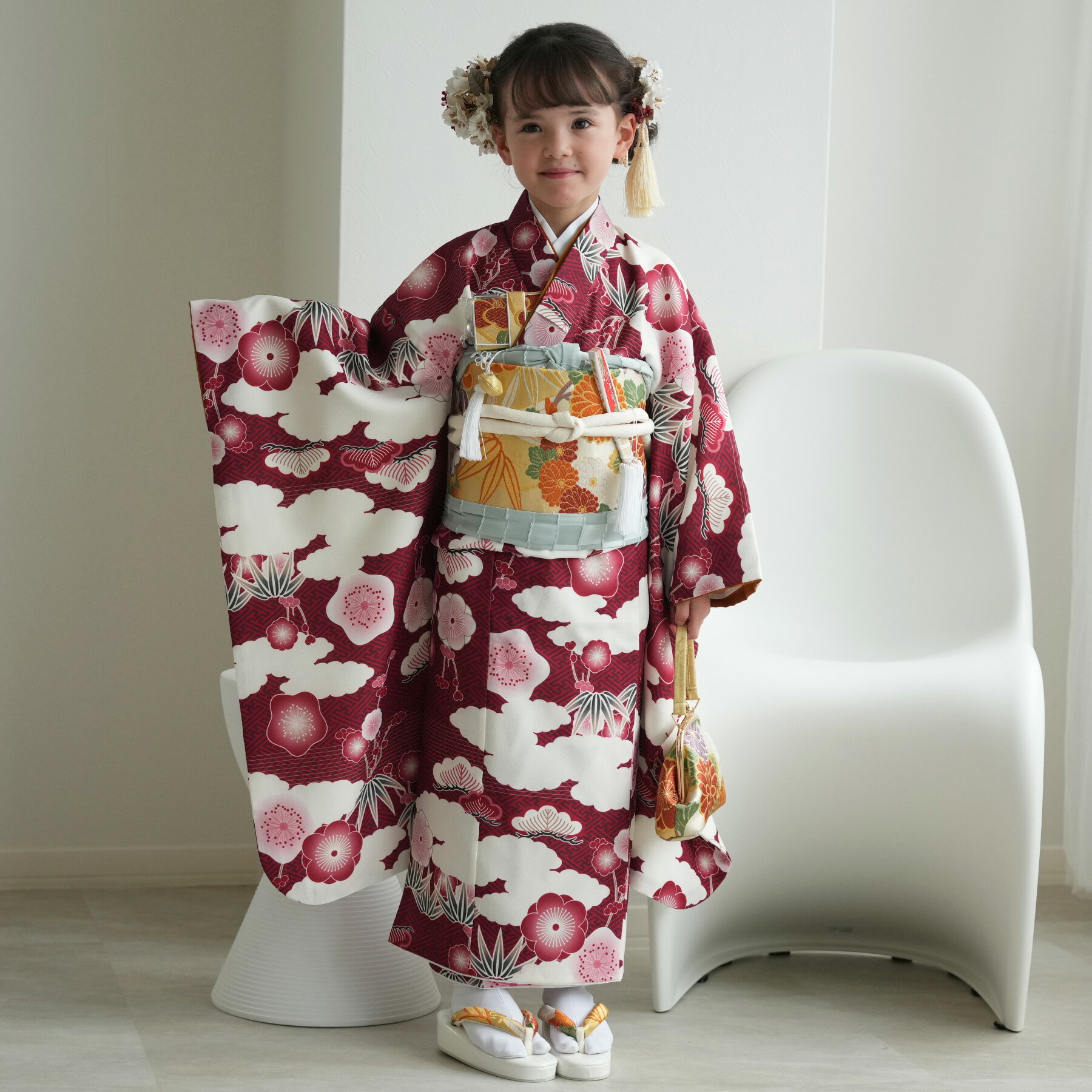 【レンタル】【ひよこ商店 七五三 着物 7歳 女の子 四つ身 元禄梅模様 えんじ】着物セット お祝い着 七歳 七才 女の子 女児 着物 日本製作り帯 長襦袢 志古貴 ハコセコ 草履 バッグ びら簪 足袋 120cm-135cm前後 新品足袋プレゼント 往復送料無料