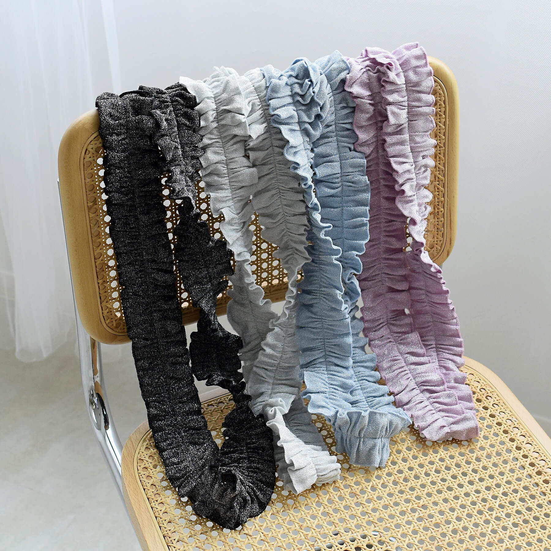 【90％OFF】【ラメフリルショルダーストラップ　ストラップホールシート付】 スマホ スマートフォン ショルダーストラップ ロングストラップ シルバー ブラック ピンク 水色のサムネイル